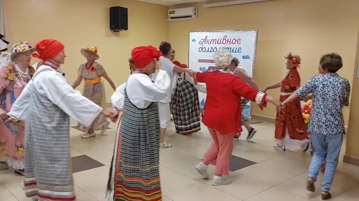 Танцевальный показ русского народного костюма 12 века. В гостях у 