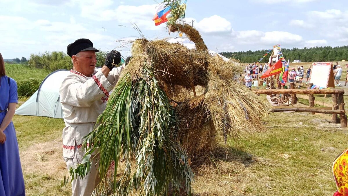 Взметнулась в небо птица над Уралом…» или Жар-птица как старт проекта «Арт- Пласт-Солома» | Культурная волна. Президентский фонд культурных инициатив |  Дзен