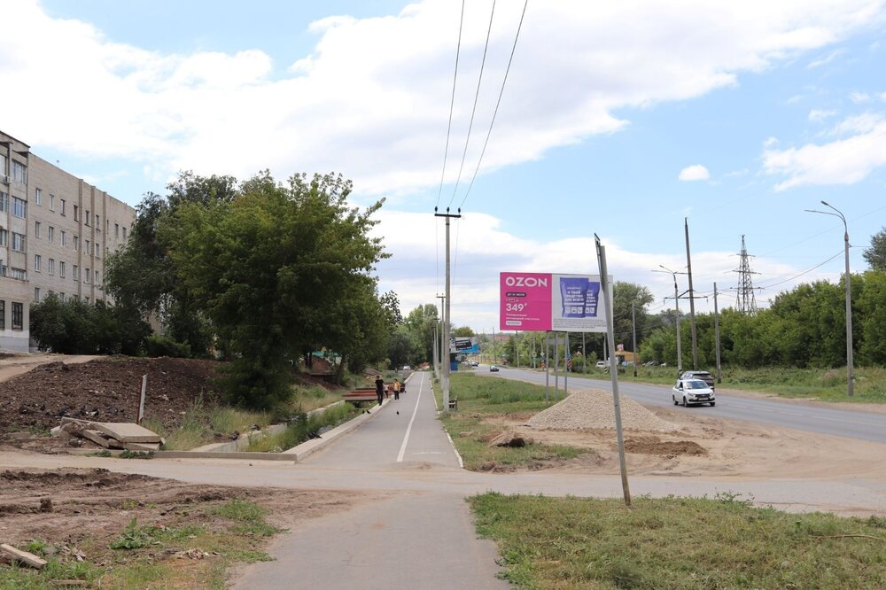 Вот с этого места начинает "Морквашинский променад". В этом месте из-под асфальта вырывается Отважный ручей. Место даже приметное само по себе.