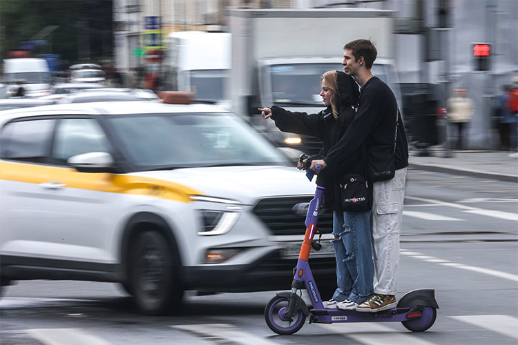    Столичные камеры, установленные на перекрестках для фиксации нарушений автомобилей и мотоциклов, начали выявлять и самокатчиков, которые не соблюдают ПДД.   
Фото: «БИЗНЕС Online»