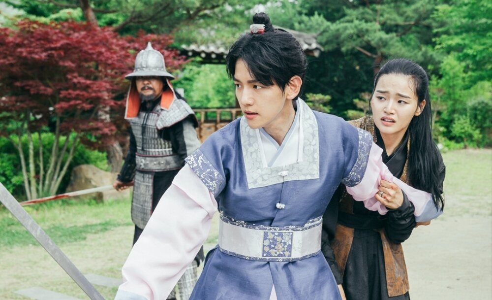 Кадр из дорамы. После этой серии я и расклеилась