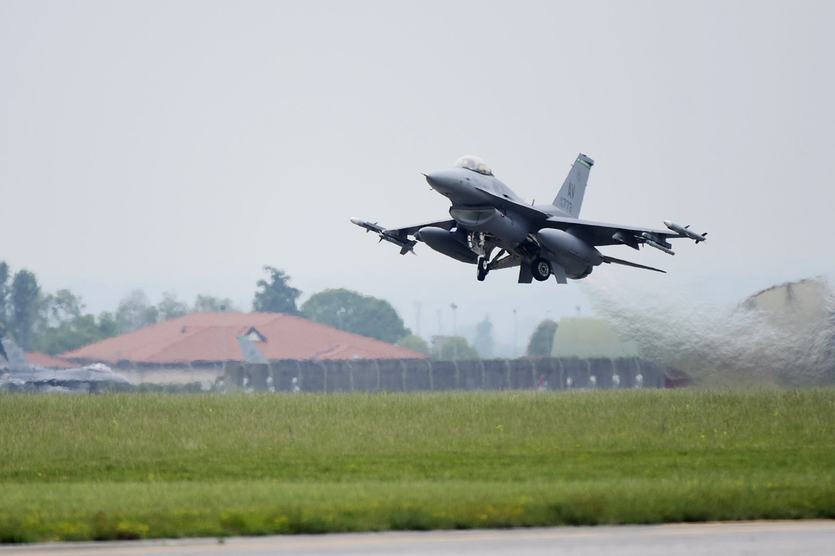 За первый уничтоженный F-16 будет выплачено 15 млн. Фото: Staff Sgt. Tory Cusimano / U.S. Department of Defense