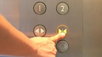 Кнопка «Закрыть двери» в лифте не работает! Лифты вам врут!