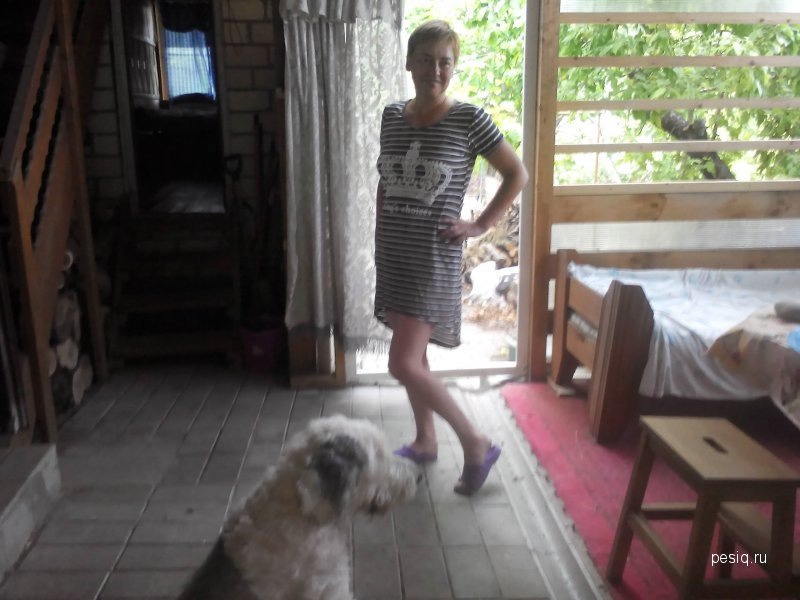 Это я с Маклаем в том самом доме. На летней кухне.