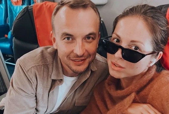    Певица Нюша с мужем