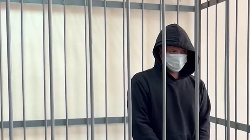  В Екатеринбурге начался судебный процесс по делу о жестоком убийстве. На скамье подсудимых Сергей Зуев. Он расправился со своей бывшей сожительницей средь бела дня прямо под окнами ее офиса.-2