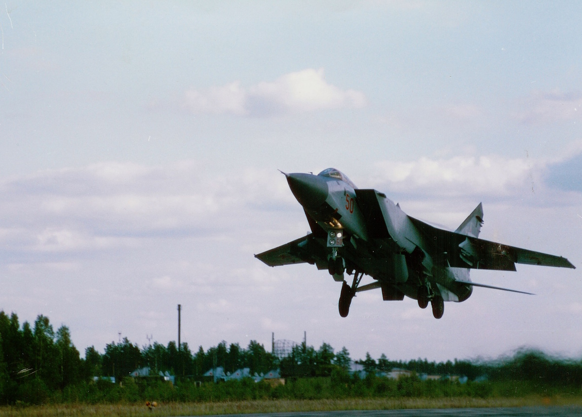 Советский лётчик Андрей Волошин оказался в сложнейшей ситуации. (Фото: pp.userapi.com).