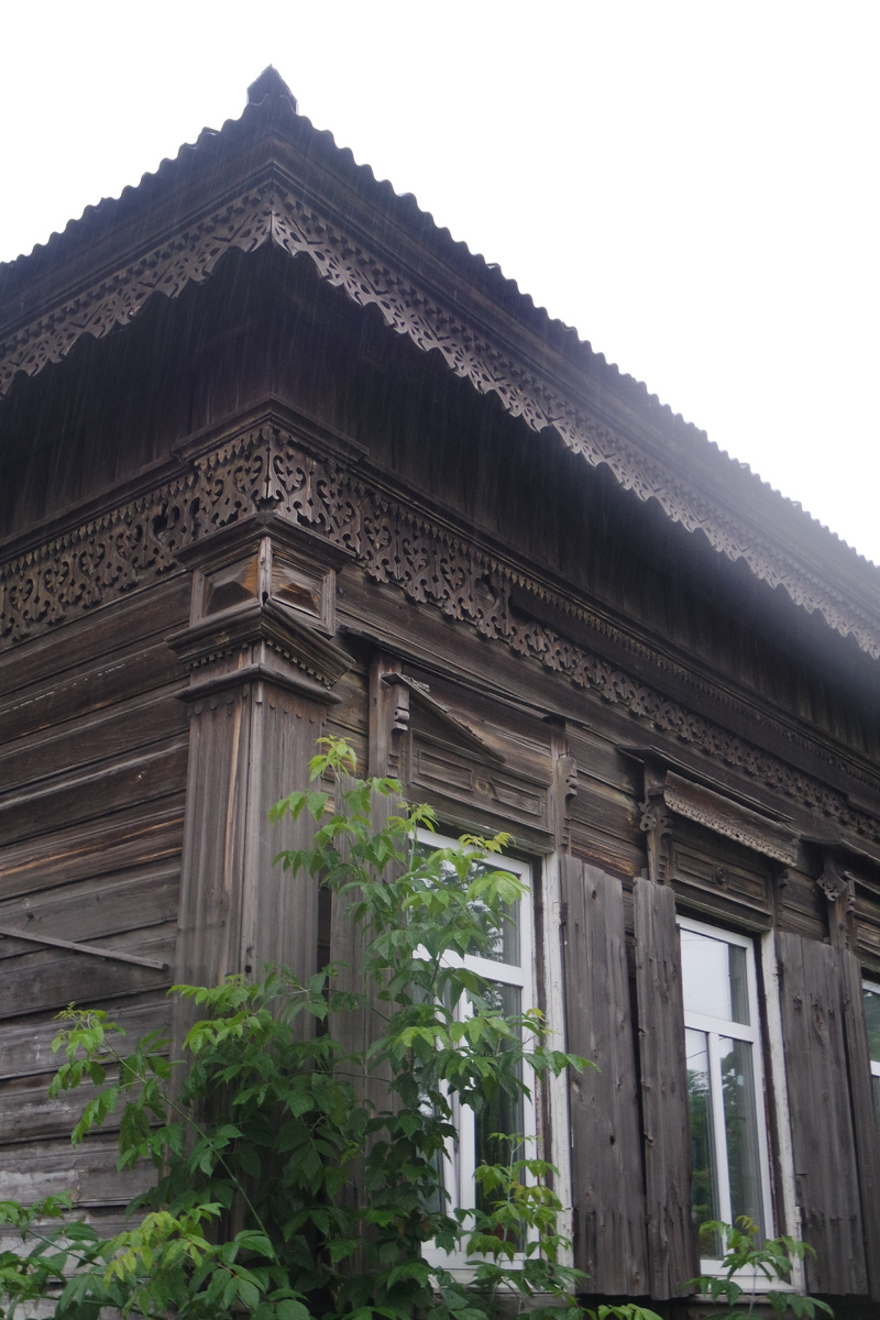 дождь тут как дополнение к архитектуре, ей-богу:)