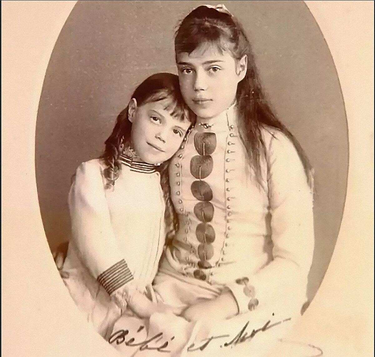 Со старшей сестрой Ксенией