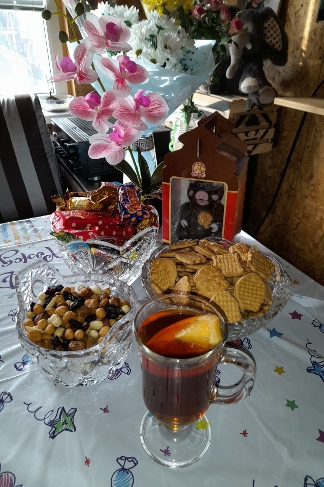 Эту фотографию я сделала 4 месяца назад.  Для женщине в платке ( многие её знают ), но так и не смогла ей её загрузить 😔