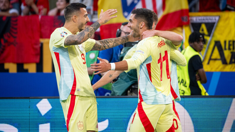 Бывший капитан сборной России по футболу Роман Широков рассказал, какую сборную поддерживал на чемпионате Европы‑2024, а также оценил игру национальной команды Испании на турнире.