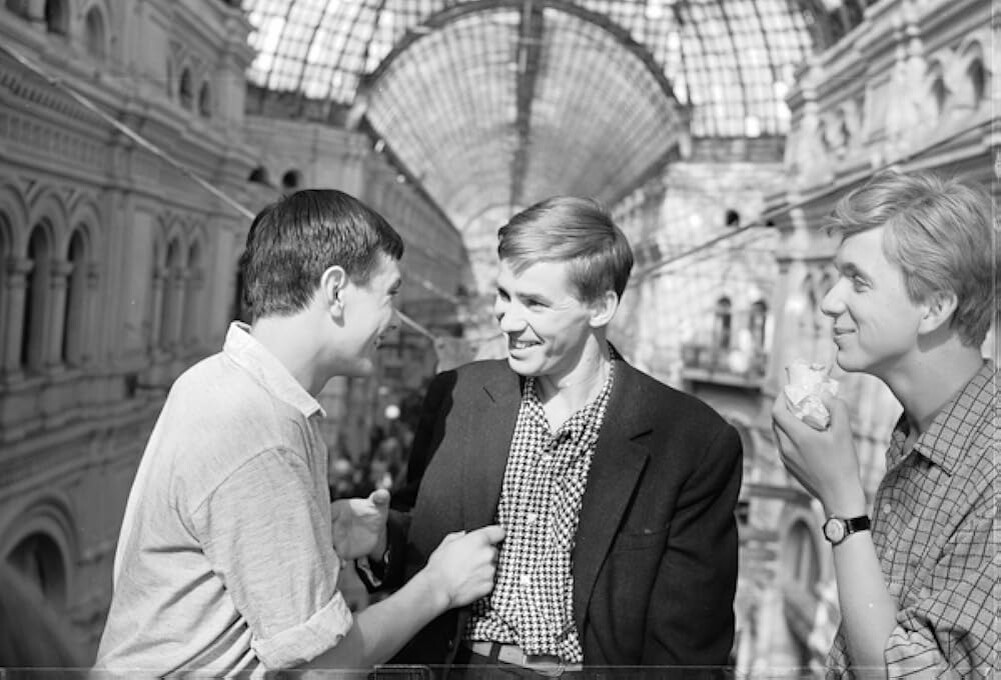 Кадр из кинофильма «Я шагаю по Москве»