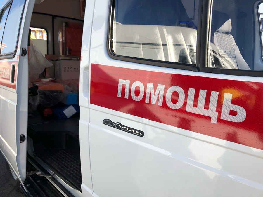 Украинский дрон атаковал жилой дом в поселке Теткино Курской области. Возник пожар. Когда пламя пытались затушить, ВСУ повторили атаку при помощи коптера. Ранен спасатель.