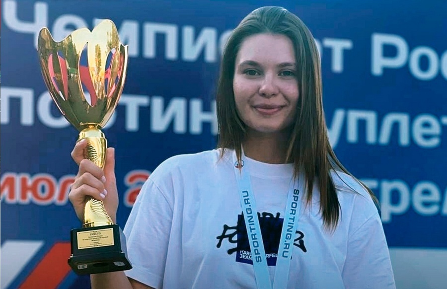 Курская спортсменка София Родионова отлично выступила на крупных соревнованиях в Липецке. Там проходил чемпионат России по спортинг-дуплетной стрельбе в личном зачете.
