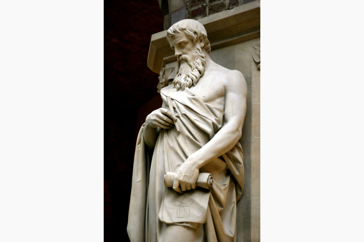 Mark A. Wilson / wikimedia.org📷Статуя Евклида в Музее естественной истории Оксфордского университета