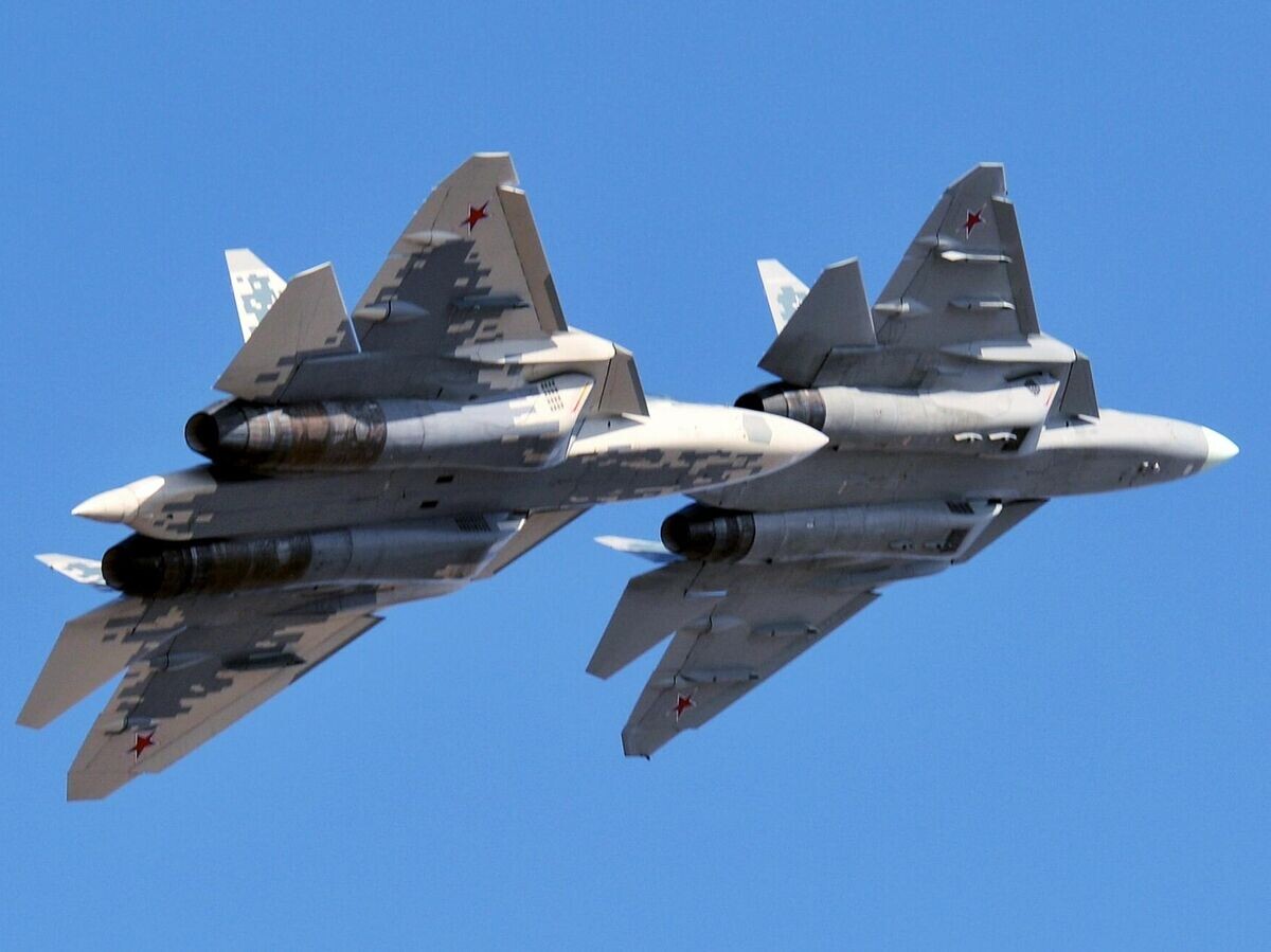   Многофункциональные истребители пятого поколения Су-57© РИА Новости / Андрей Катаев