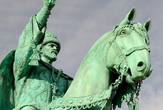    Первый в истории России памятник царю Ивану Грозному в Орле