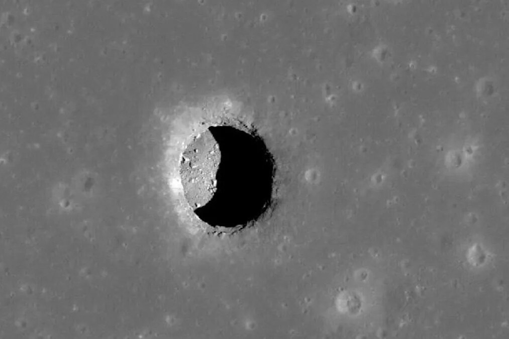     Под поверхностью Луны впервые обнаружена пещера: она может стать убежищем для будущих колонистов