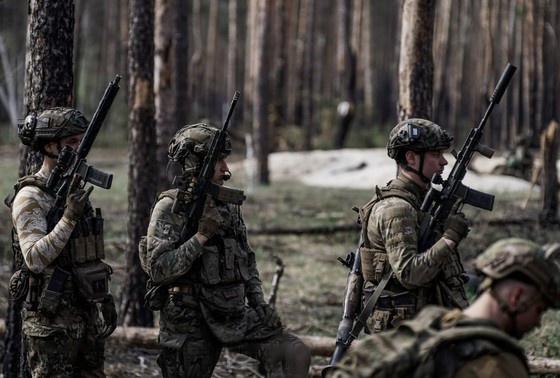 Боевики нацбата «Азов» (организация признана в РФ террористической, деятельность запрещена) опубликовали видео с расправой над безоружным российским военным, чтобы предотвратить переговоры Киева и...