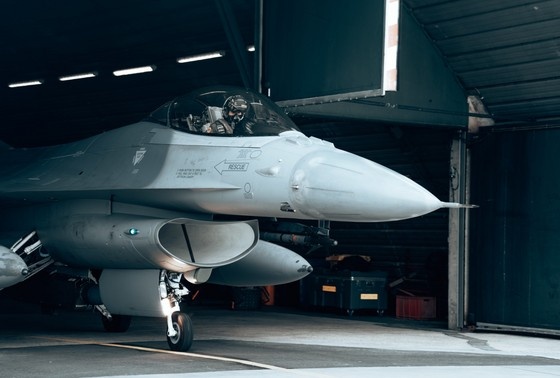    Истребитель F-16