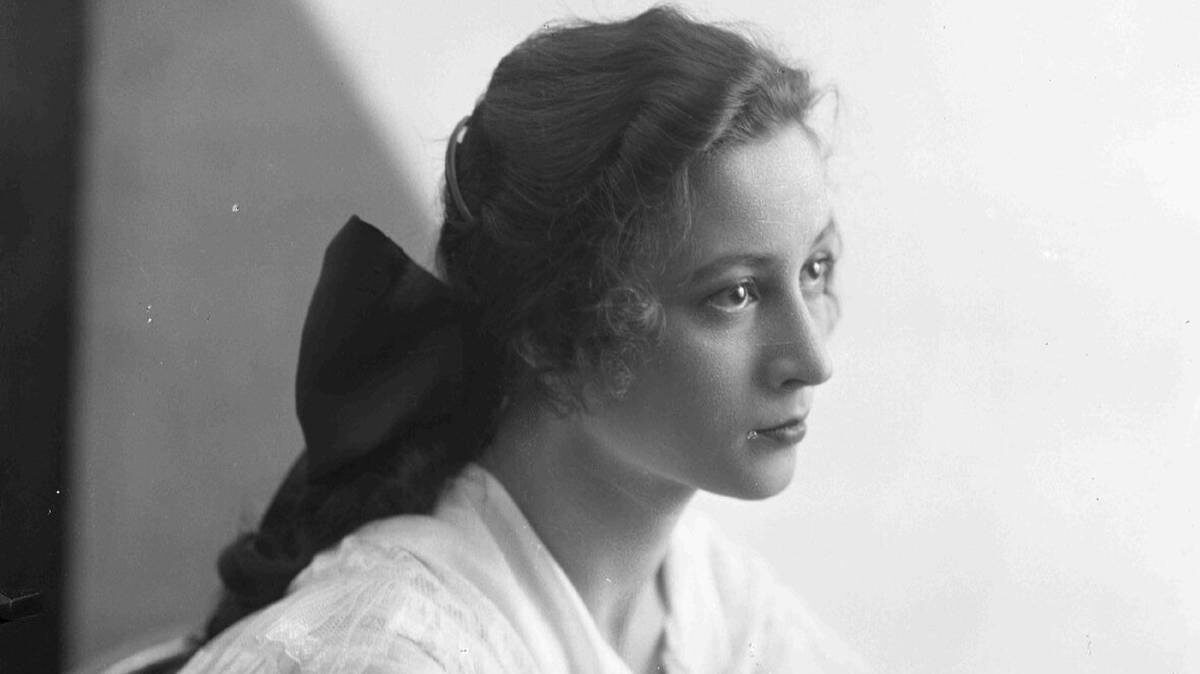    Ангелина Степанова в роли Ани в спектакле МХАТа «Вишневый сад» по пьесе А. П. Чехова, 1928 год / Фото: Музей МХАТ