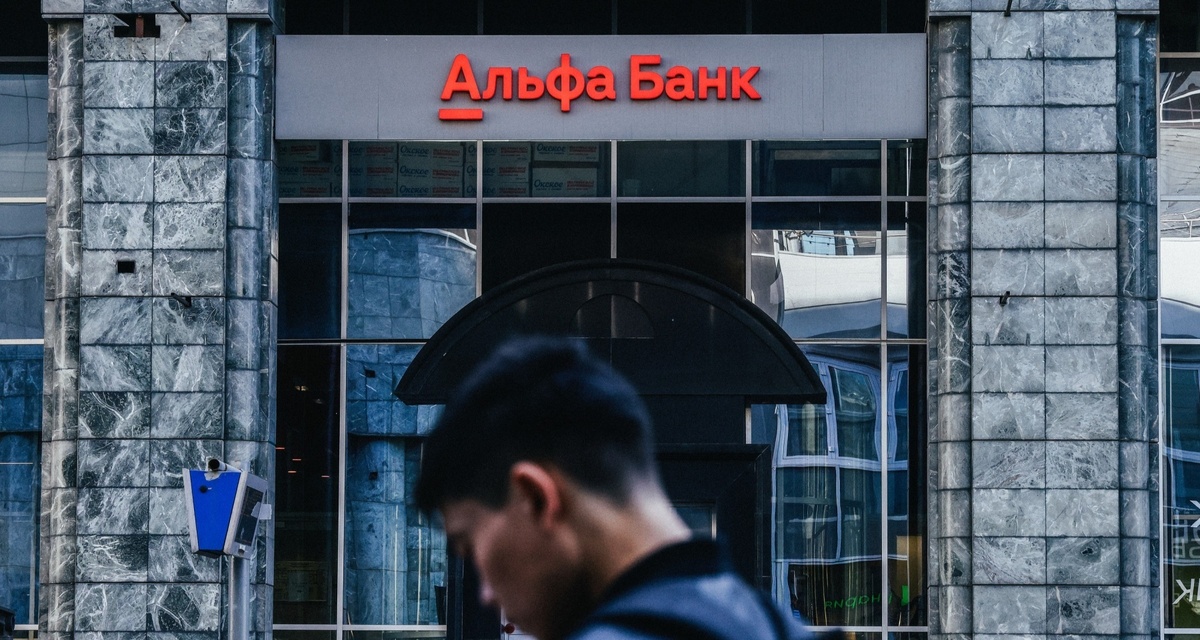 🔷 Аналитики крупных банков допускают вероятность повышения ключевой ставки Банком России до 20% в 2024 году, при этом на ближайшем заседании аналитики ждут повышения до 18% и ужесточения риторики...