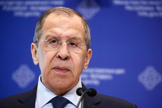 Министр иностранных дел РФ Сергей Лавров заявил, что для урегулирования конфликта на Украине необходимо устранить угрозы Запада в отношении России.