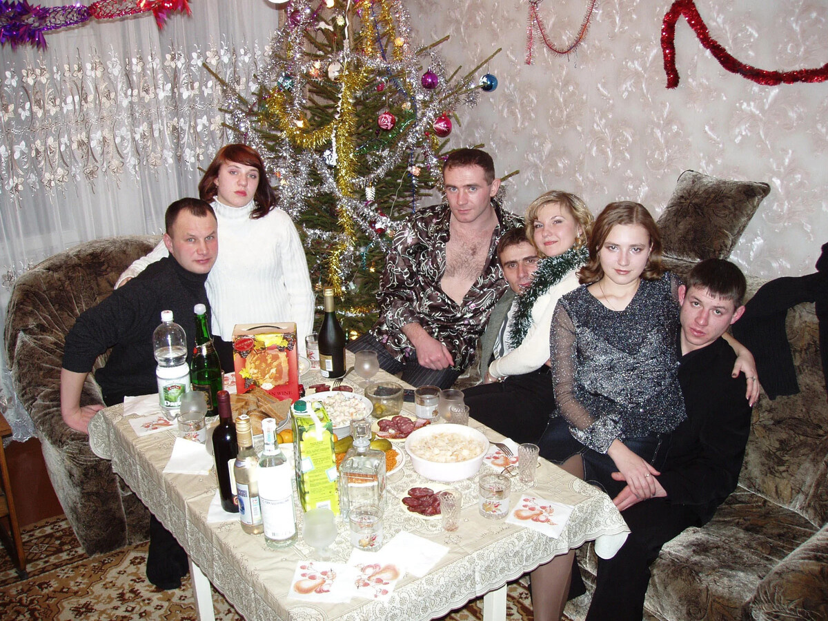 Я с женой Кристиной, Дима Мухин. Леник и Катя Горбачевы, Валя Растемешина и Лёха Усольцев. Далее жмите на галерею внизу.