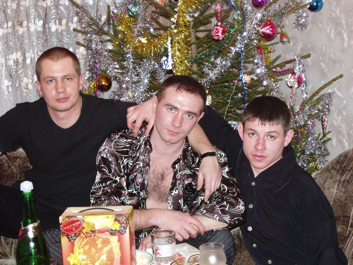 Мои друзья: Олег Гульков, Дима Мухин, Лёша Усольцев.