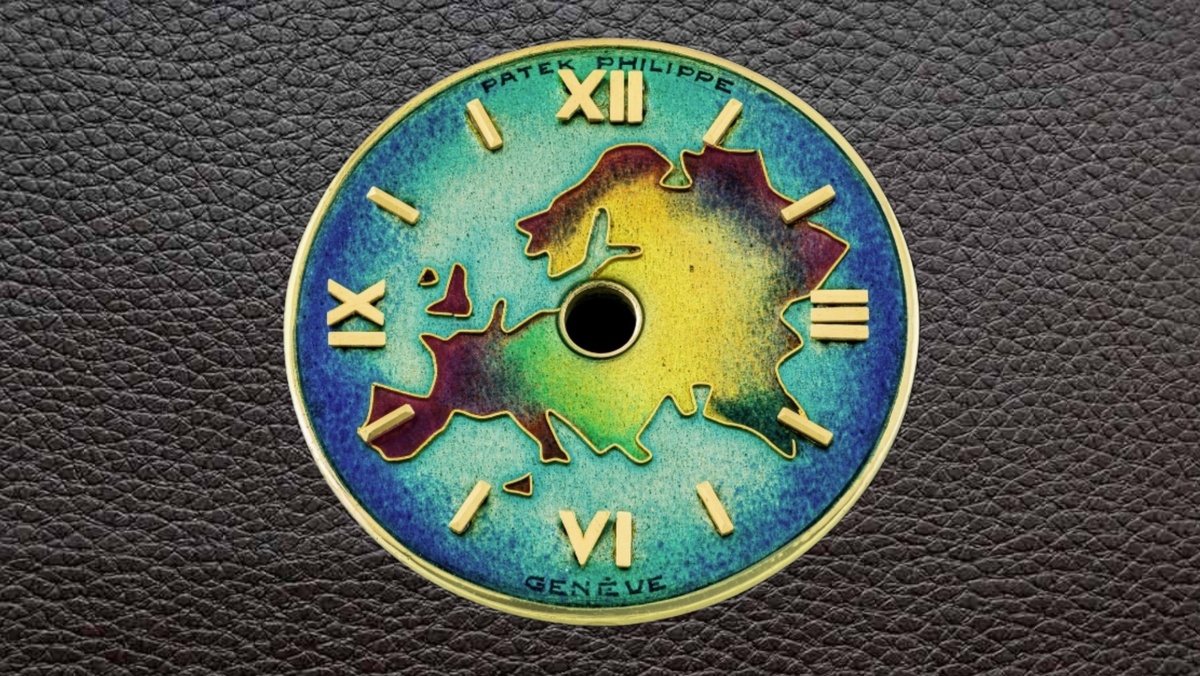  Циферблат с изображением Евразии, выполненный мастером-эмальером Маргерит Кох