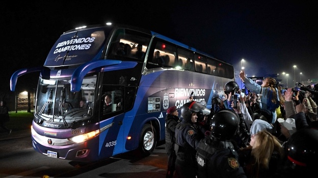    Автобус с футболистами сборной Аргентины. AFP