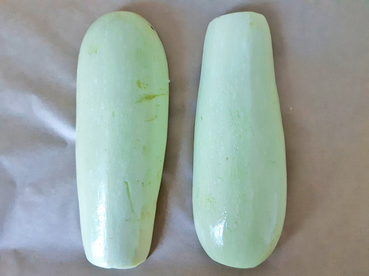 Намазать растительным маслом и запечь