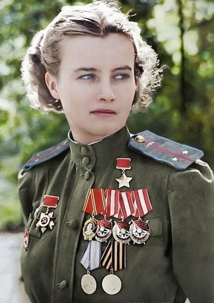 Женщина-воин. Наталья Меклин (1922-2005), гвардии майор, писательница, Герой Советского Союза (1945).

