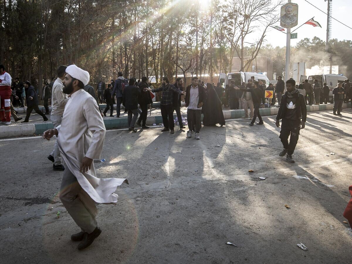    На месте взрыва в провинции Керман, Иран© AP Photo / Mahdi Karbakhsh Ravari