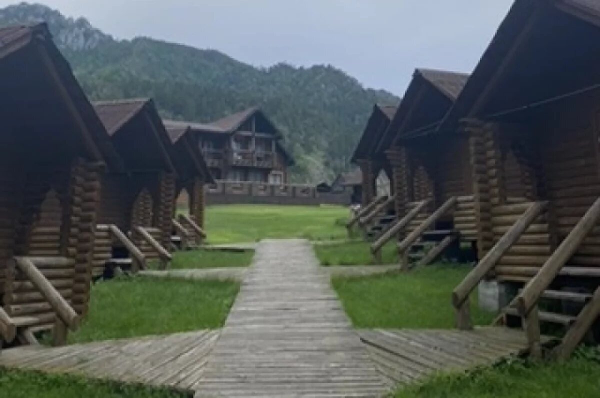    Новосибирские туристы возмутились хот-догом за 250 рублей на Алтае