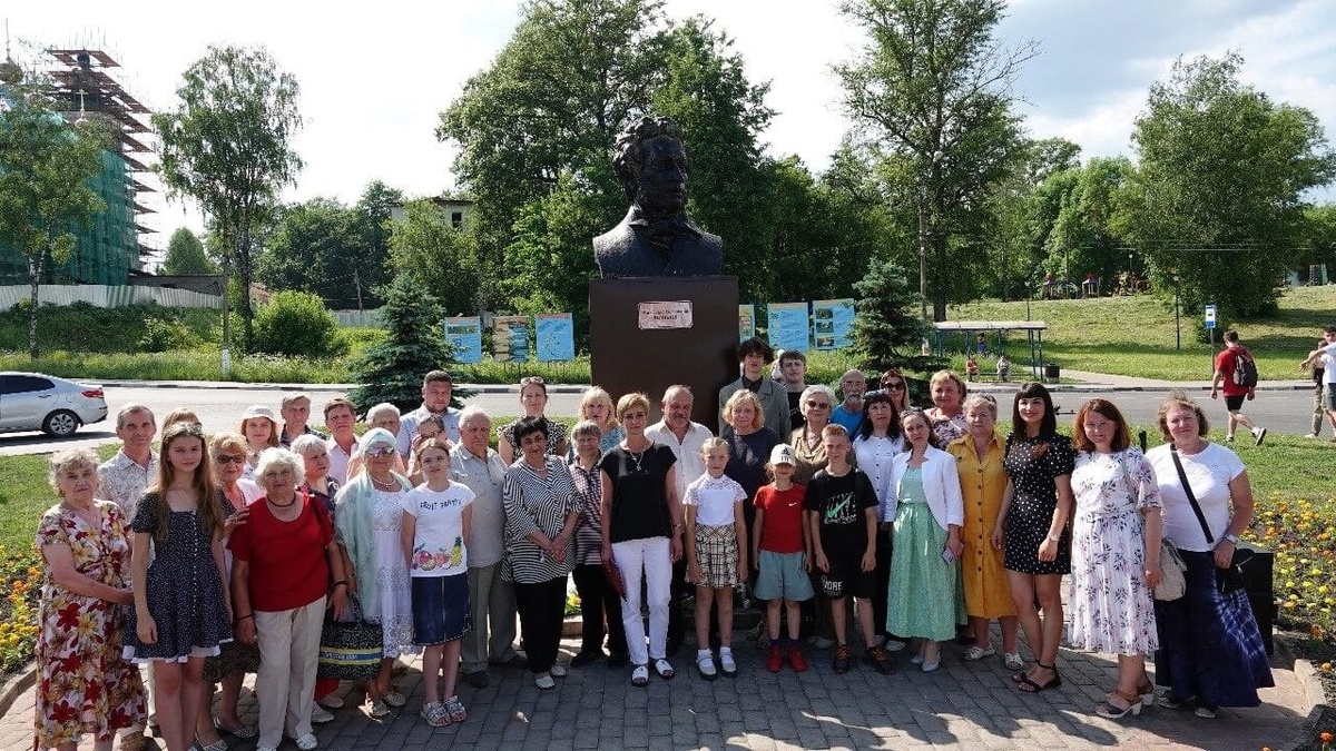 Площадь им. А.С. Пушкина. Торжок, 6 июня 2024г. Фото из личного архива.