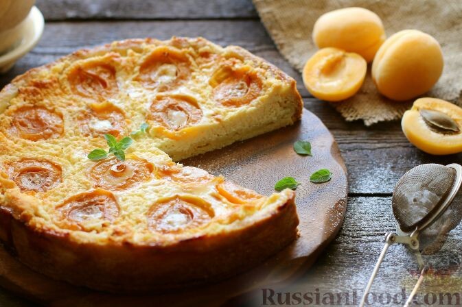 мука пшеничная, масло сливочное, яйцо, сахар, соль, творог, сметана, желток, сливки, абрикосы, сахар коричневый