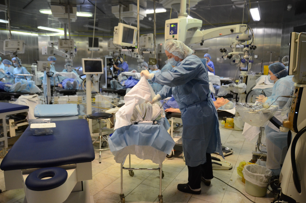 В окружную больницу планируют принять еще 68 врачей и 200 сотрудников среднего медперсонала.  Фото: ФедералПресс / Татьяна Буторина