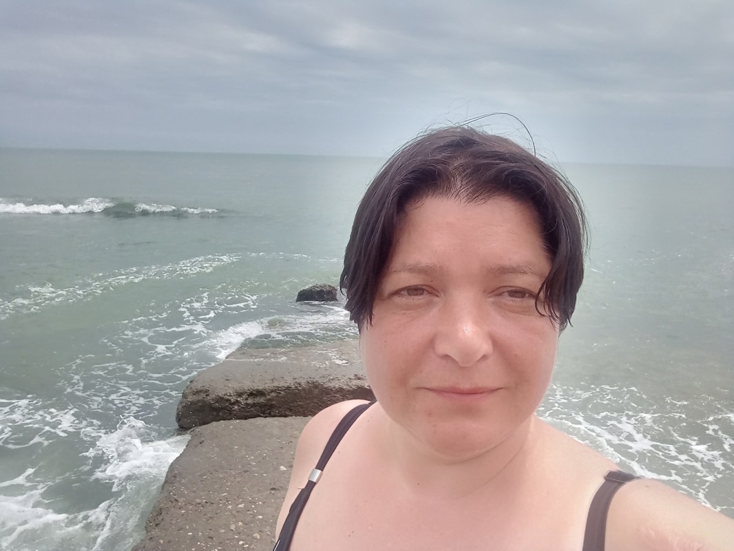 Это я, которой очень далеко до бледной утончённости местных абхазок