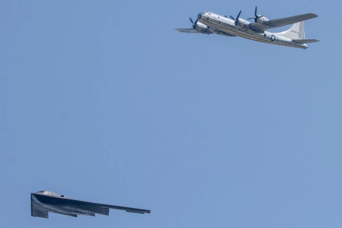 B-2 и B-29 Doc вместе поднялись в воздух над базой ВВС Уайтмен в прошлую субботу. Фото: Whiteman Air Force Base
