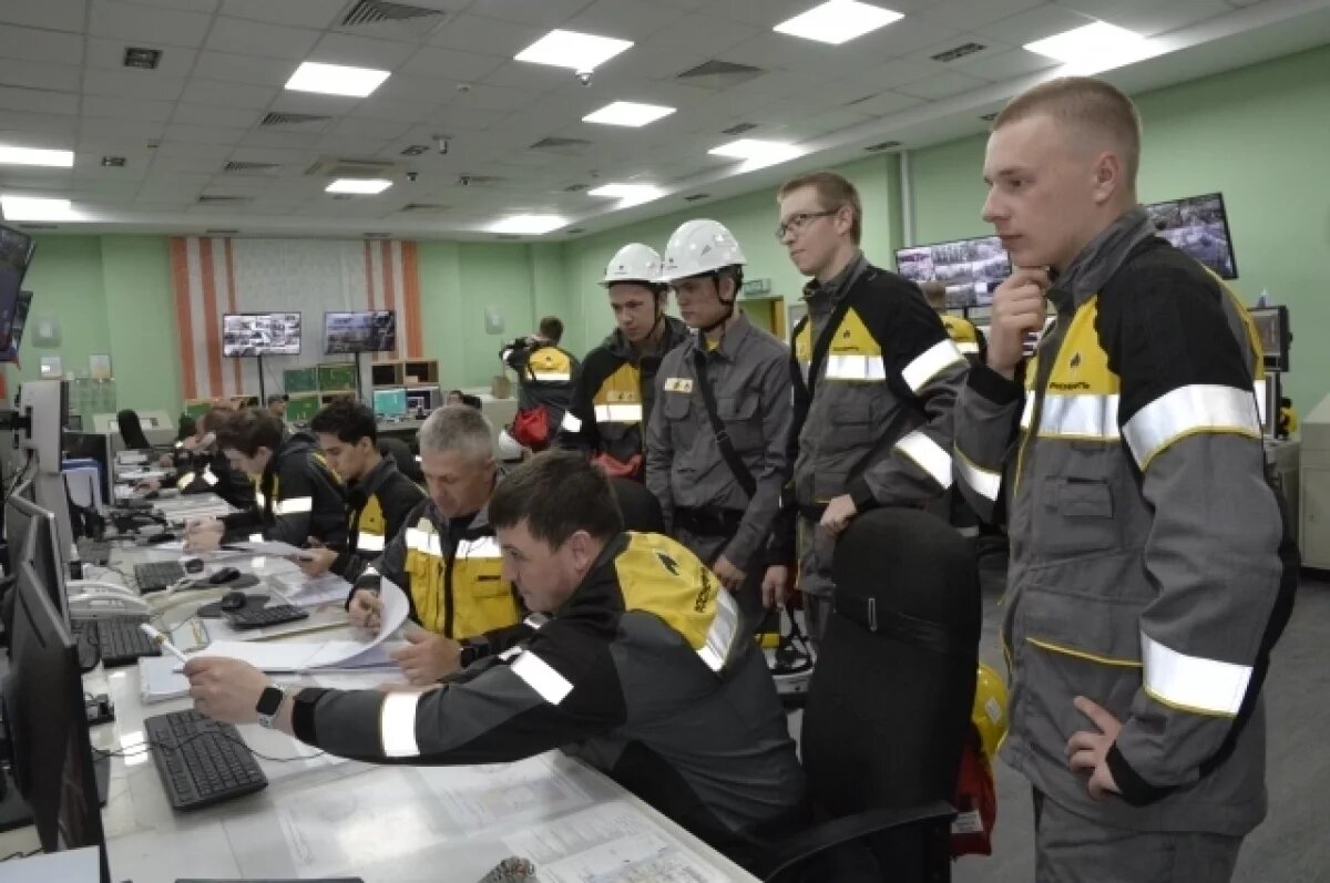    До конца лета на заводе пройдут практику 150 студентов.