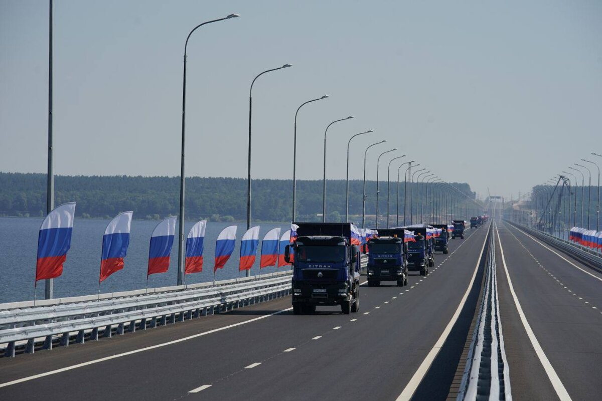 В Самарской области запустили движение по трассе «Обход Тольятти» с мостом через реку Волгу.  Фото: Фото: пресс-служба правительства Самарской области