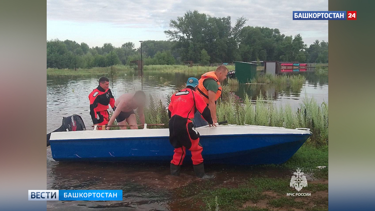    В Башкирии спасли пьяного парня, которого унесло течением реки Белой