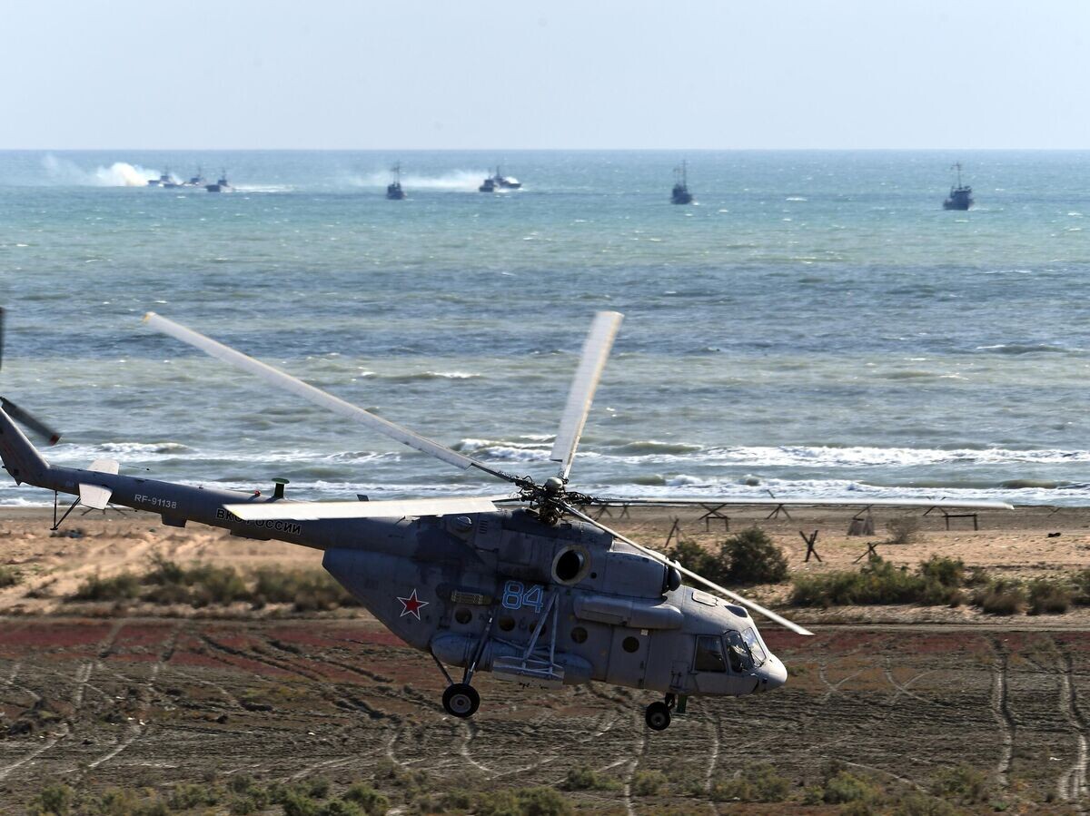    Вертолет Ми-8 во время командно-штабных учений "Кавказ-2020" на полигоне "Турали" в республике Дагестан© РИА Новости / Максим Блинов