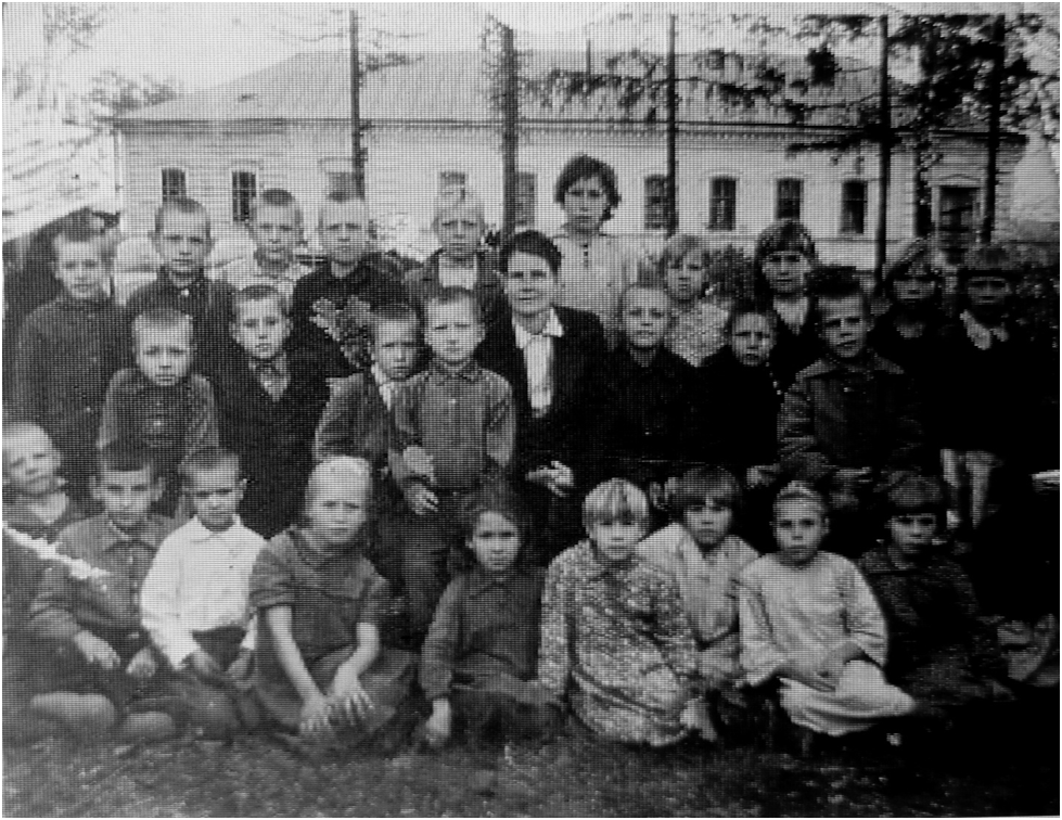 Фото бывшей усадьбы Васильчиковых 1949г. (в этом здание поместилась школа)