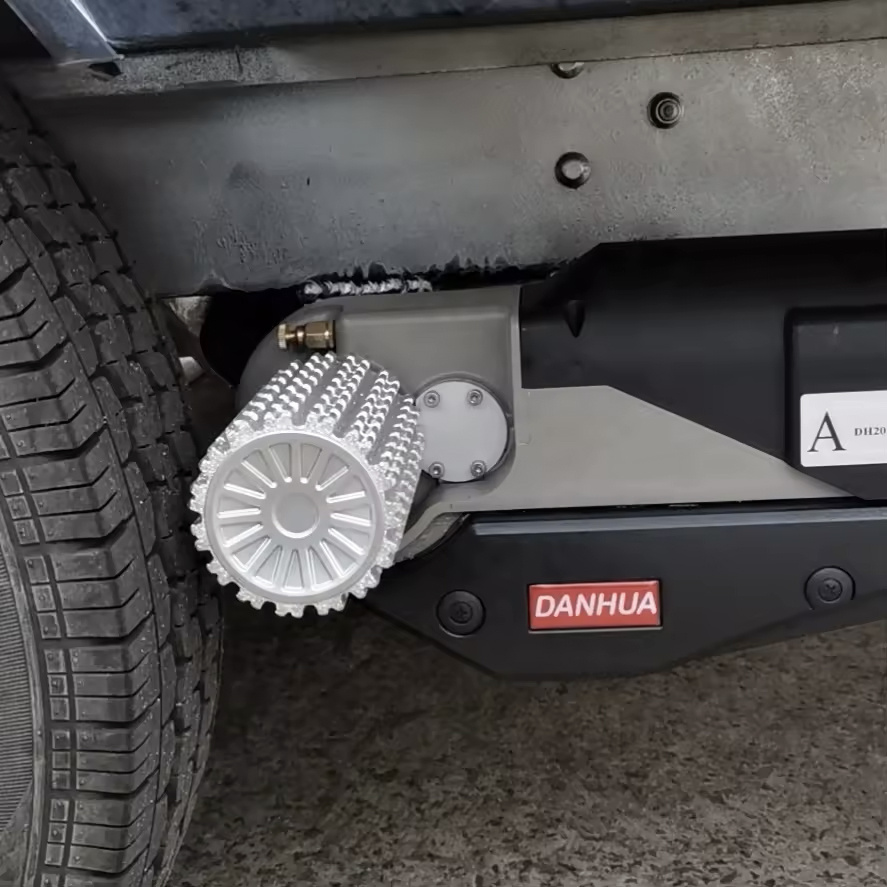 Мувер другого производителя, установленный на караван. Ролик в транспортировочном положении. Источник: Яндекс.Картинки