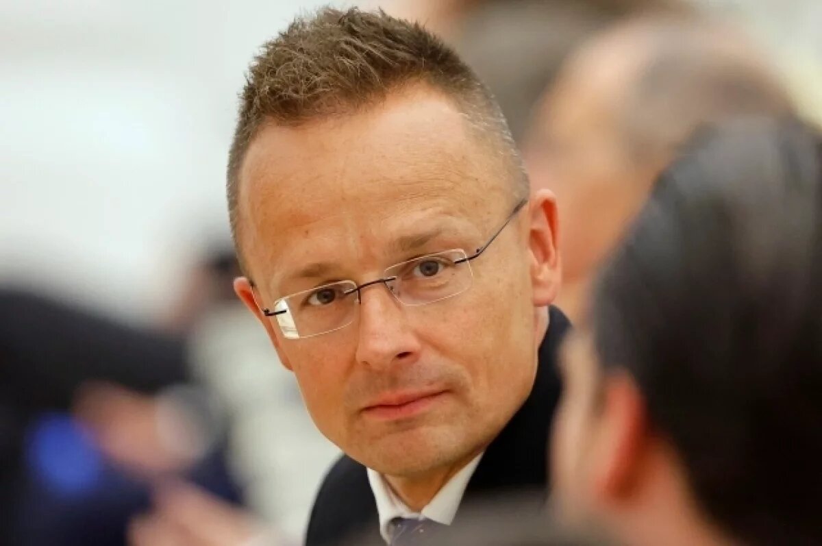    Сийярто: Будапешт призывает ЕС открыть каналы коммуникаций с Россией