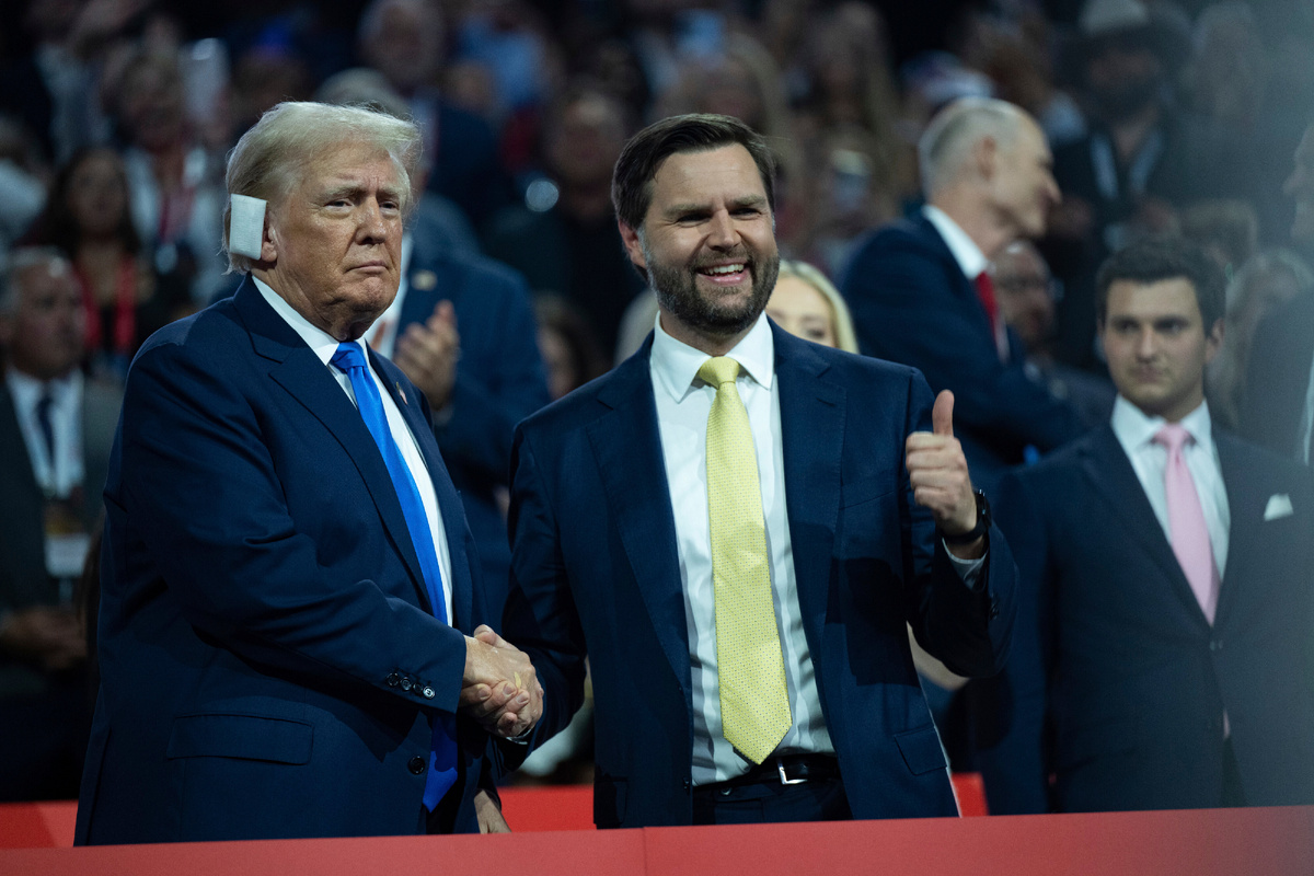 Трамп и Ванс (его напарник на будущих выборах). Фото: Annabelle Gordon/GlobalLookPres.