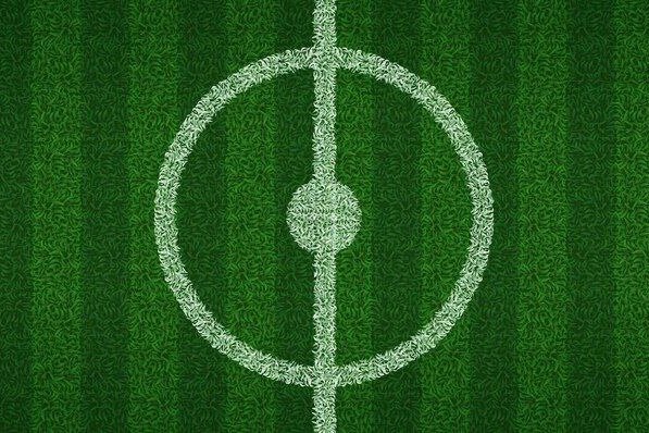     Почему футбольное поле полосатое?