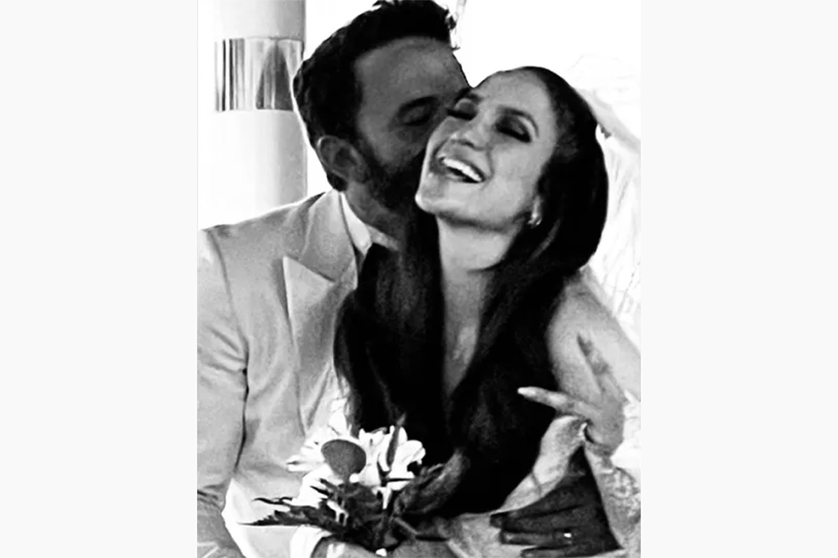 onthejlo.com📷Свадебная церемония Бена Аффлека и Дженнифер Лопес. 16 июля 2022 года